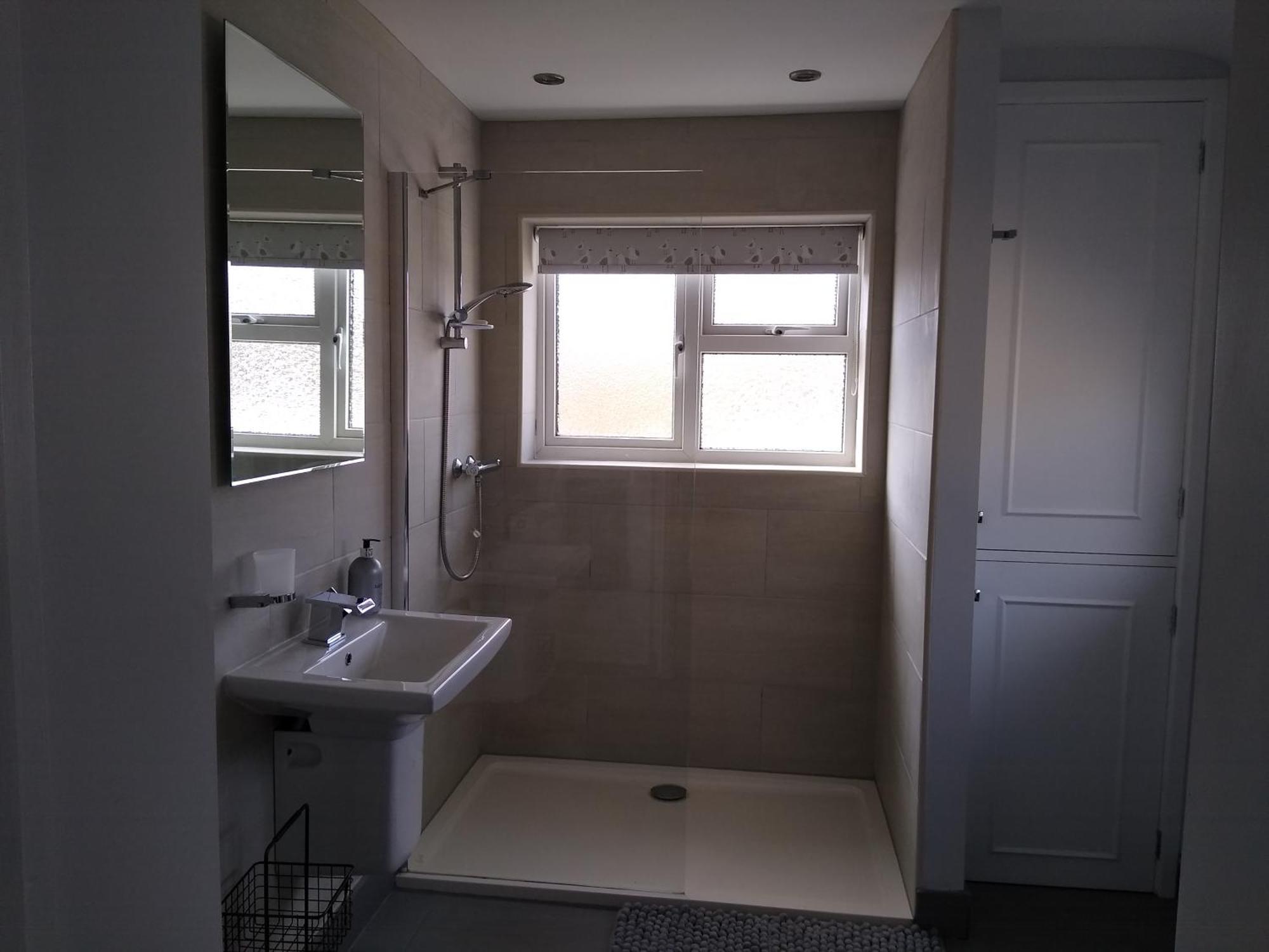Escape To Anglesey, Dog Friendly Holiday home *